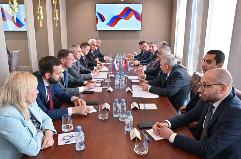 Մհեր Գրիգորյանը հանդիպել է Տյումենի մարզի ղեկավարի հետ