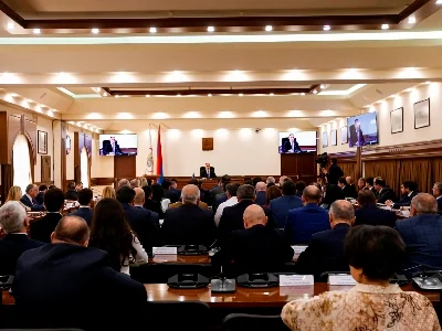 Թե ինչ կկոչվի էդ կենտրոնը, դեռ կորոշենք. Ավինյանի կոպիտ ձևով ընդհատեց պաշտոնյային