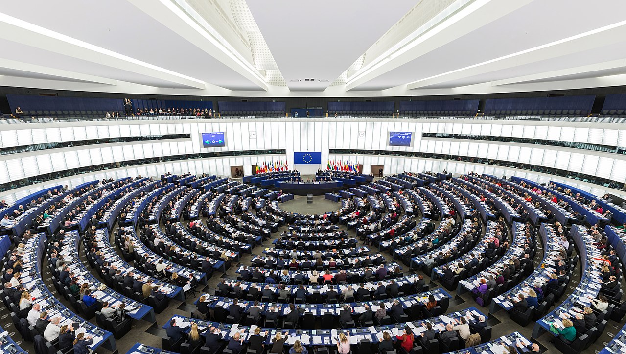 Европарламент своей резолюцией призвал Баку незамедлительно открыть Лачинский коридор, обеспечить доступ международных организаций в Арцах, начать переговоры на основе Хельсинкского акта и рассмотреть возможность дислокации в регионе международных миротворцев 