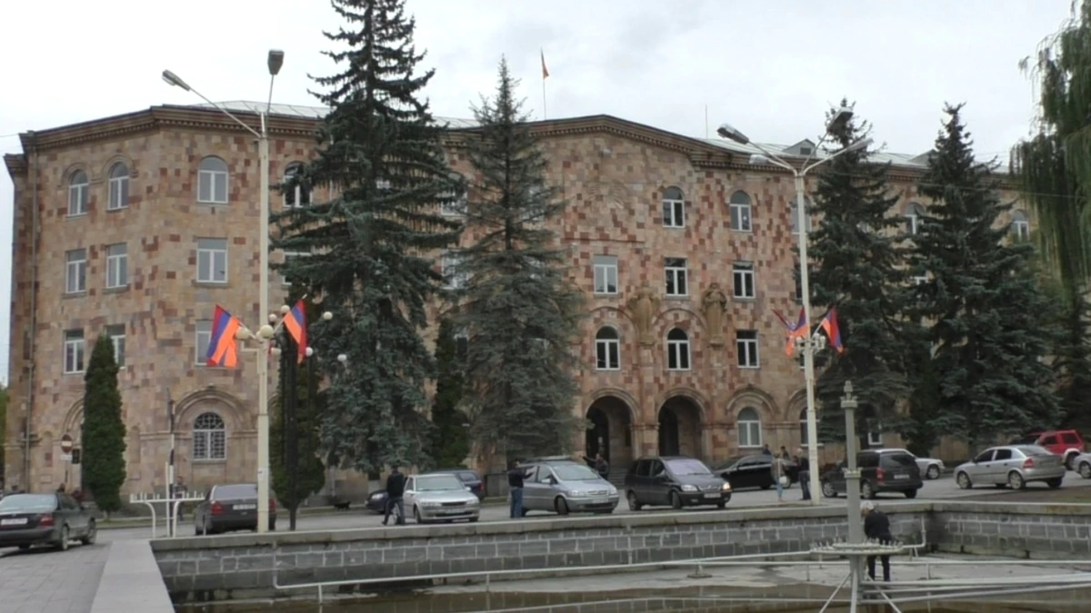 Ֆեյսբուքում գրառման համար աշխատանքից ազատել են Վանաձորի համայնքապետարանի աշխատողներին