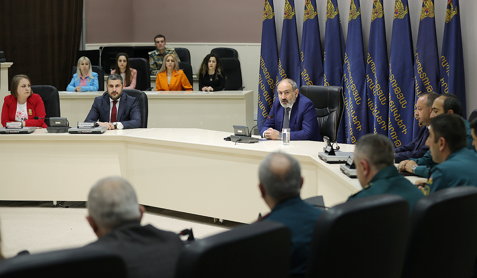 Премьер-министр Пашинян представил аппарату МЧС новоназначенного министра