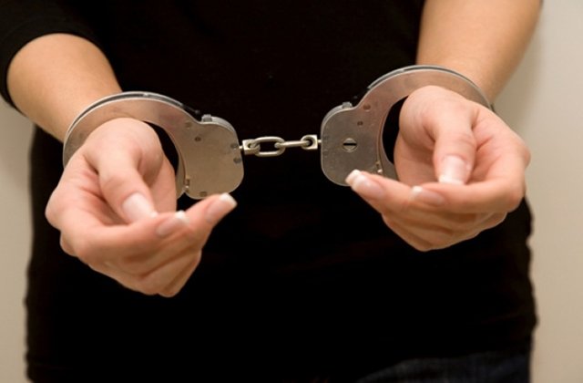 Կողոպուտի մեղադրանքով հետախուզվող 24-ամյա Քնարիկը ներկայացավ ոստիկանություն