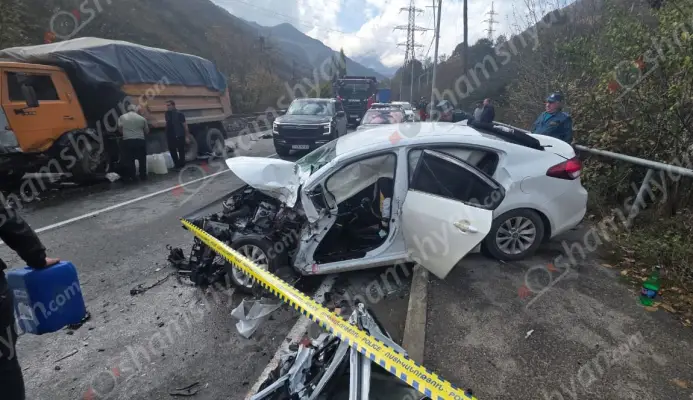 Խոշոր ավտովթար Սյունիքի մարզում․ Քաջարանում բախվել են «Կամազ»-ը և «Kia Forte»․ բժիշկները պայքարում են վերջինի վարորդի կյանքի համար