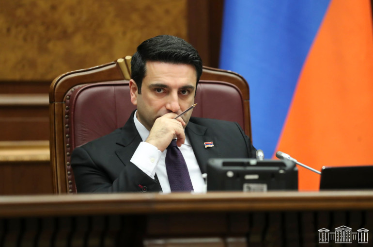 Հերիք եղավ, բոլ եղավ, ինձ մի ասեք` ինչով զբաղվեմ, պարոն Օհանյան, տեղից մի խոսե'ք, լռե'ք. Ալեն Սիմոնյան