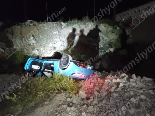 38-ամյա վարորդը ոչ սթափ վիճակում «Neta» մակնիշի ավտոմեքենայով Հյուսիս-հարավ նոր կառուցվող ճանապարհին գլխիվայր հայտնվել է փոսում. կան վիրավորներ