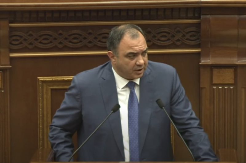 ՆԳ նախարարն ԱԺ ամբիոնից նախ ասաց Արցախ, ապա ուղղեց իրեն՝ ասելով Լեռնային Ղարաբաղ