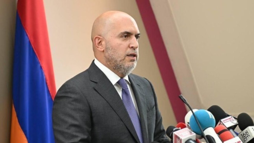 Արմեն Աշոտյանին կրկին տանում են կալանքի. ուղիղ միացում դատարանի մոտից