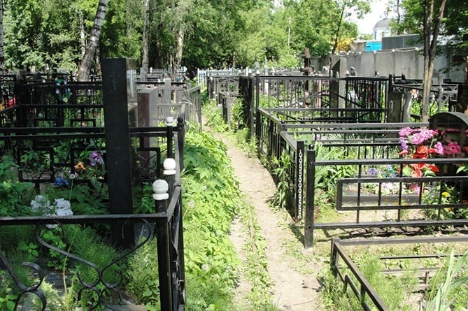 Գերեզմանոցի 115 զարդանախշ են հափշտակել. հնչել է կրակոց. ինչ է կատարվել Արարատի մարզում