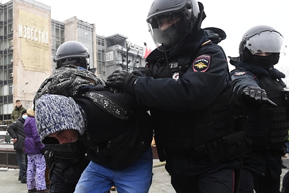 Մոսկվայում չարտոնված ակցիայի ժամանակ ոստիկանների վրա ձվեր ու շշեր են նետել
