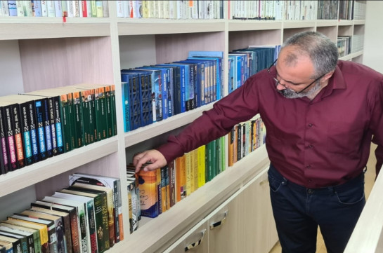 Ադրբեջանի ՄԻՊ-ն ընդունել է Դավիթ Բաբայանին․ տրամադրել են ակնոցներ, գրադարանի և տեղեկատվության հասանելիություն
