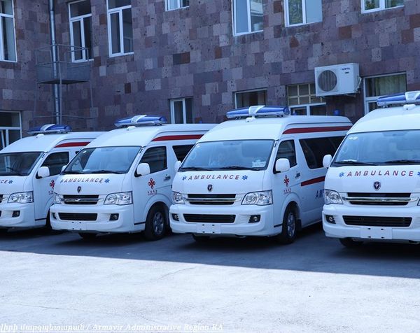 Հայաստանը Արցախին նվիրաբերեց 10 շտապ բուժօգնության ավտոմեքենա