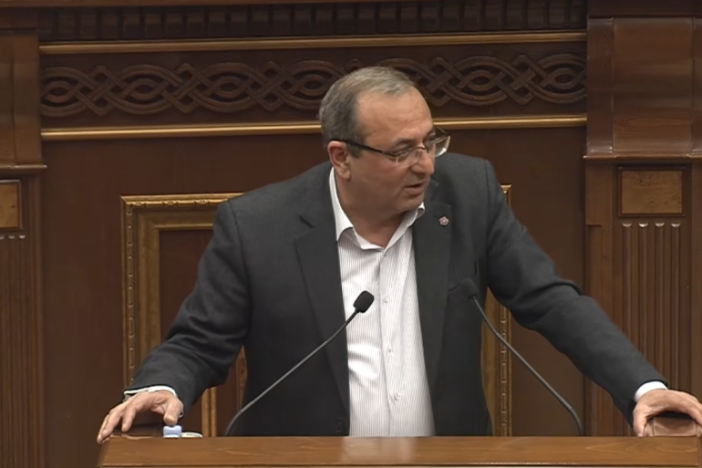 Ոչ թե օրենսդրական հսկողության խնդիր է, այլ օրենսդրական փնթի աշխատանքի հետևանք. Արծվիկ Մինասյանը՝ ԸՕ փոփոխության մասին
