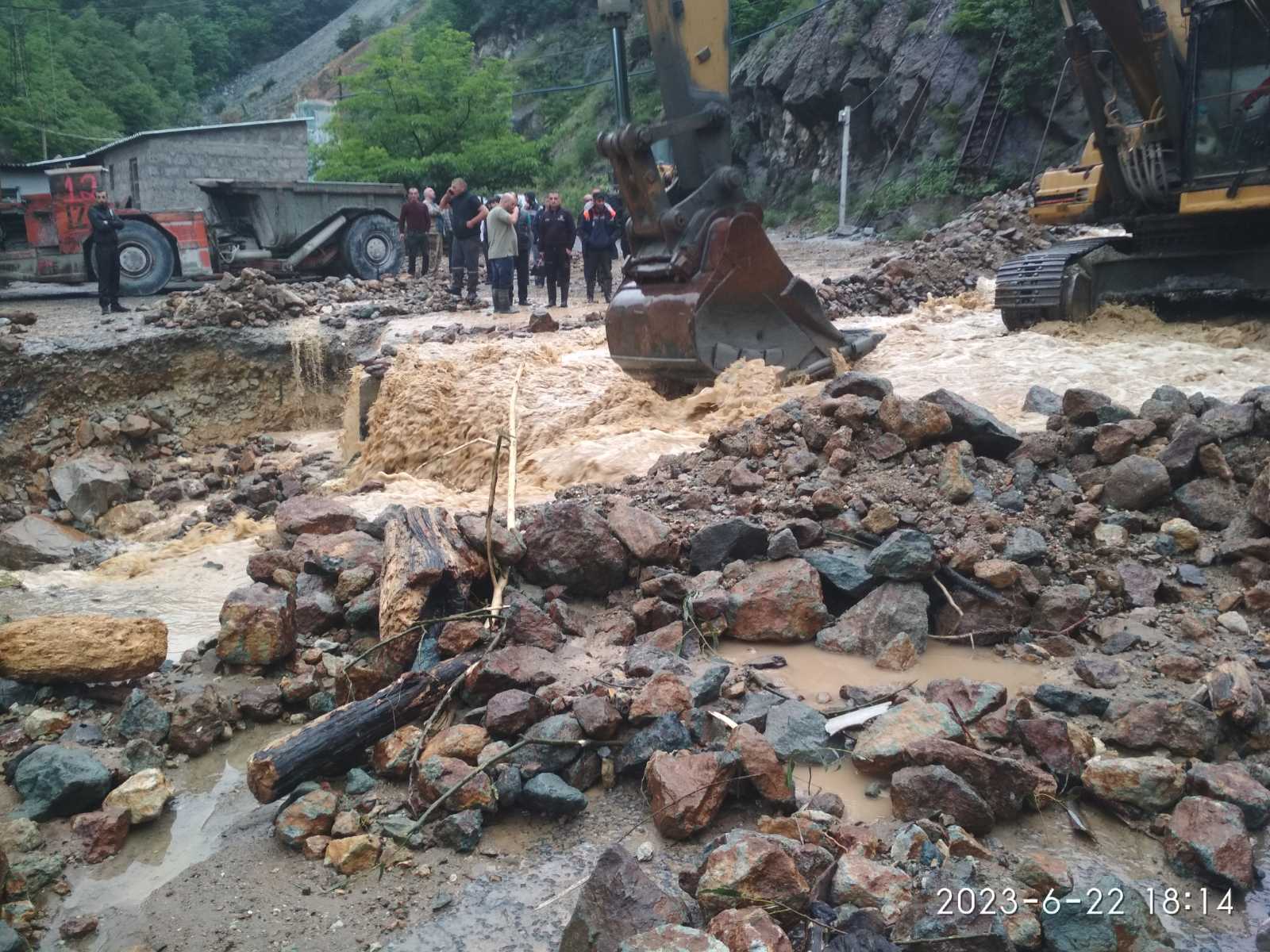 Ախթալա-Շամլուղ ավտոճանապարհը հորդառատ անձրևի հետևանքով երկկողմանի փակվել է