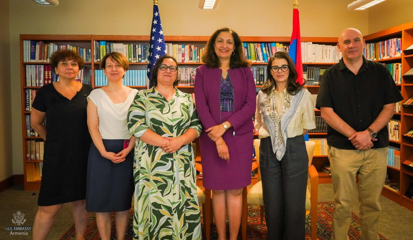 Պետքարտուղարի տեղակալը հանդիպել է քաղաքացիական հասարակության առաջնորդների հետ