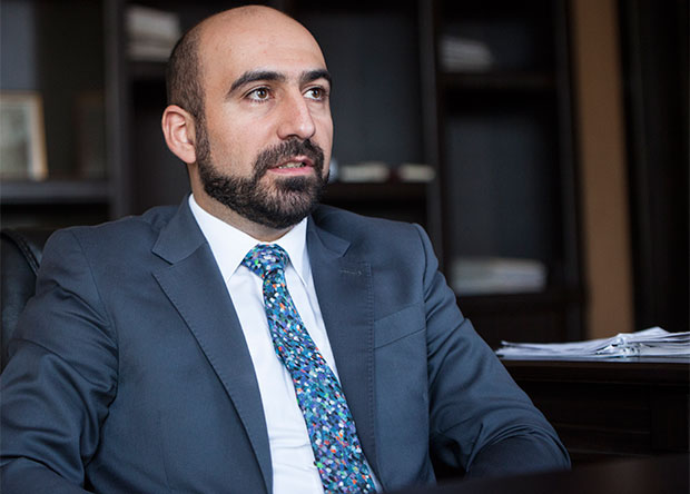 Մենք հայտնվել էինք ծուռ հայելիների աշխարհում, և փորձել ասել ճշմարտությունը՝ նշանակում է գլխիվայր շուռ տալ մեր աշխարհը. Նարեկ Բաբայան