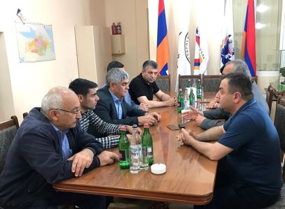 Արցախի ԱԺ նախագահը հանդիպել է Վիտալի Բալասանյանի և «Արդարություն» խմբակցության պատգամավորների հետ (լուսանկարներ)