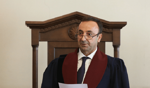 «Հրապարակ». Հրայր Թովմասյանին դատավորի կարգավիճակից էլ կզրկեն