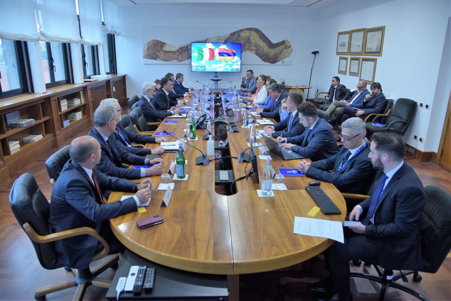 Գնել Սանոսյանը հանդիպել է Իտալիայի ազգային ճանապարհների միության ներկայացուցիչների հետ