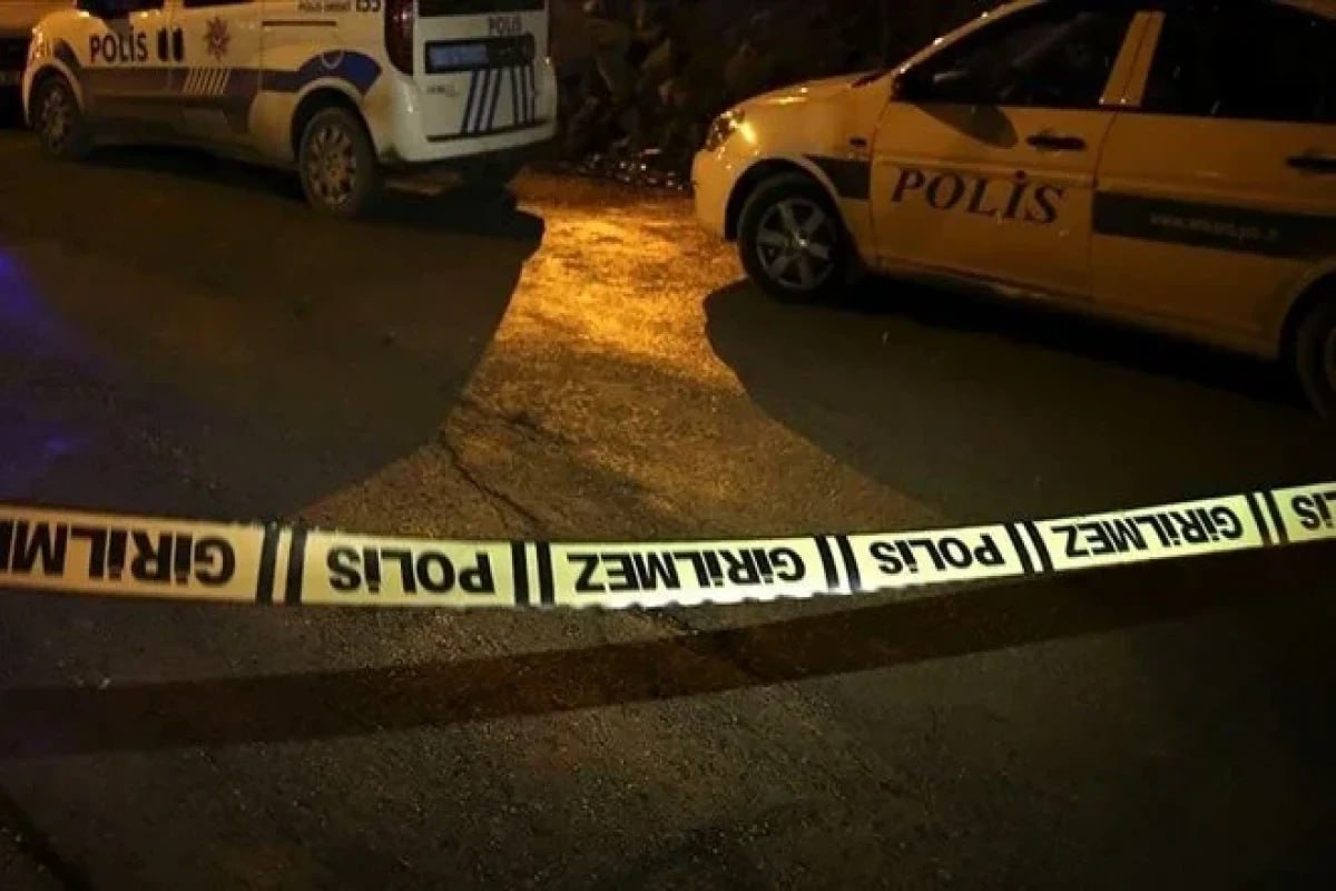 В Стамбуле три человека погибли в результате стрельбы в кафе