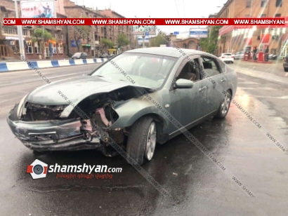 Երևանում Nissan-ը բախվել է բետոնե բաժանարար հատվածին և կողաշրջվել