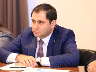 «Այո»–ի շտաբի տարբերանշանի մրցույթի հաղթողը ստացավ 3 մլն դրամ մրցանակ 