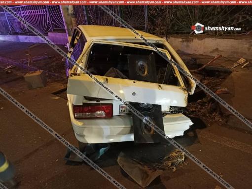 Երևանում բախվել են Dodge-ն ու ՎԱԶ 2108-ը, վերջինս բախվել է էլեկտրասյանը