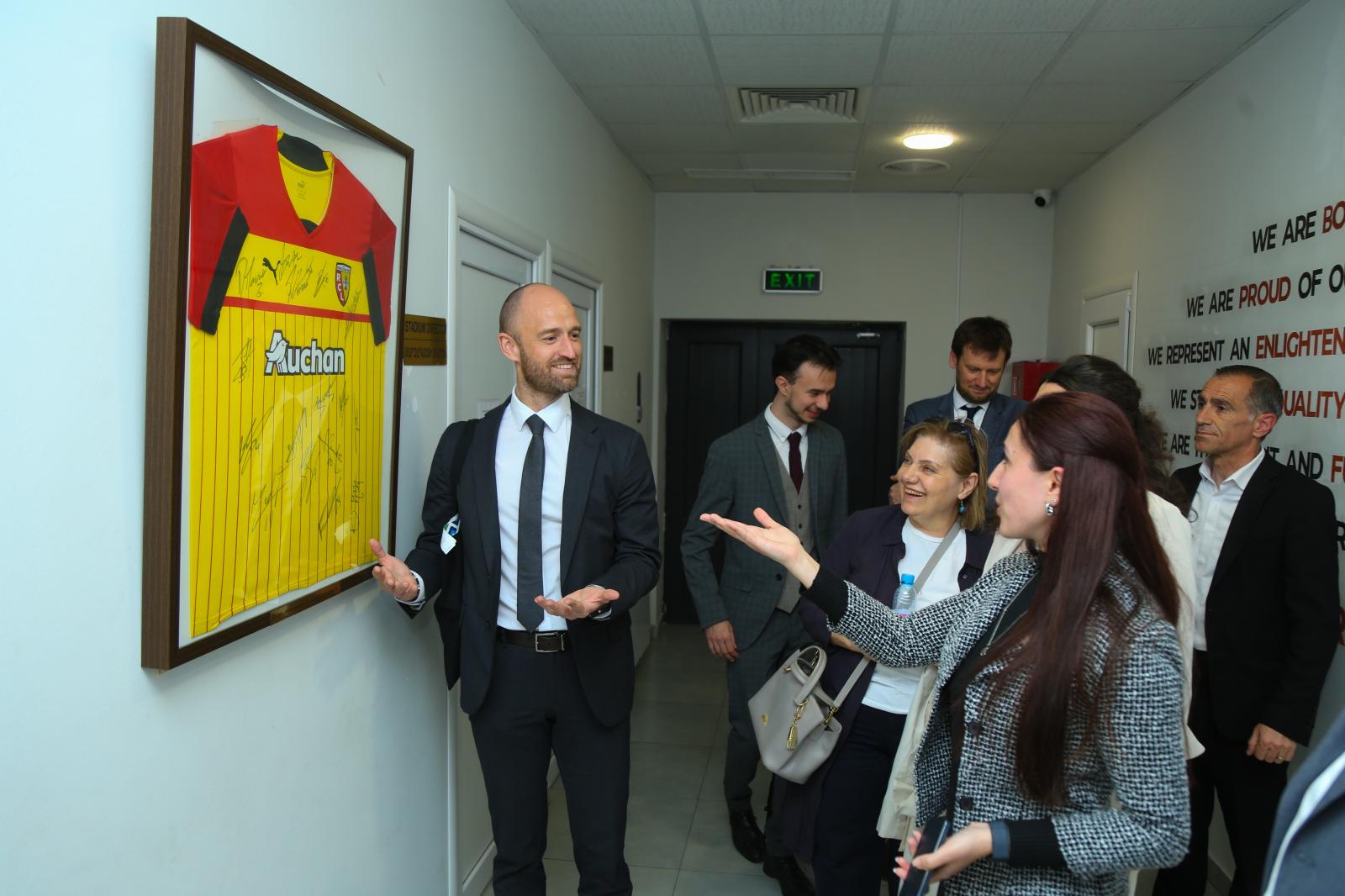 Ֆրանսիայի սպորտի դեսպանն այցելել է «Սարդարապատ» ֆուտբոլային ակումբ