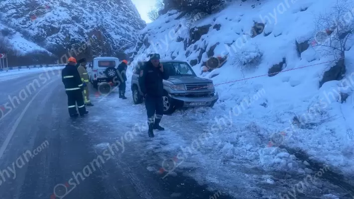 Վայոց ձորի մարզում 34-ամյա վարորդը «Mitsubishi»-ով բախվել է հողաթմբին․ 3 վիրավորներից 2-ը անչափահասներ են
