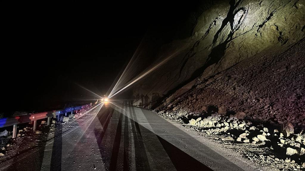 Նորավան-Լծեն-Տաթեւ ավտոճանապարհի Լծենի հատվածում տեղի ունեցած քարաթափումը մաքրվել է, ճանապարհը բացվել երթեւեկության համար