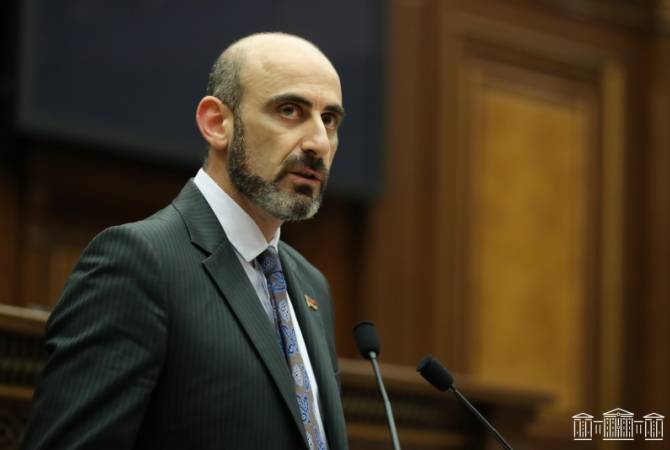 Առողջապահության հարցերի խորհրդարանական հանձնաժողովի նախագահ, ՔՊ անդամ Նարեկ Զեյնալյանը վայր է դրել իր մանդատը