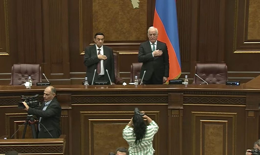 Այսօր մեզ համար, մեր ժողովրդի համար օդ ու ջրի պես անհրաժեշտ է խաղաղությունը. Կնյազ Հասանովը պաշտոնապես բացեց ԱԺ իններորդ գումարման առաջին նստաշրջանը
