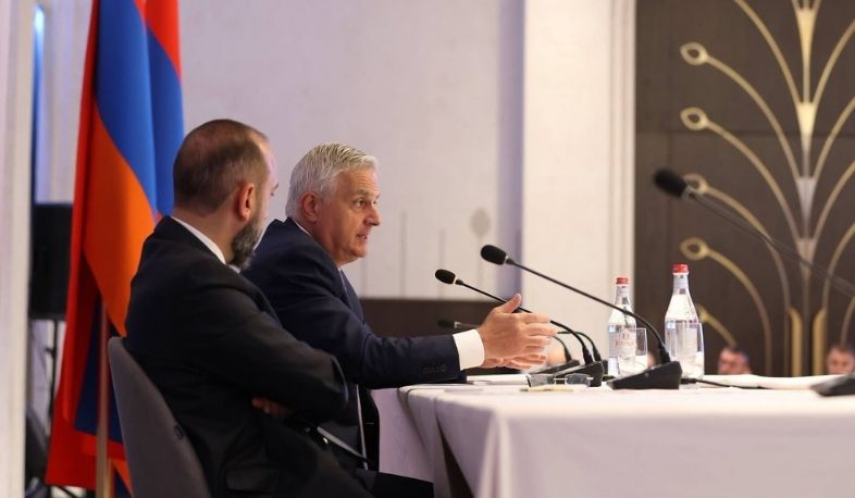 Մհեր Գրիգորյանը դեսպանների հետ քննարկել է Հայաստանի ապաշրջափակման ուղղությամբ տարվող աշխատանքները