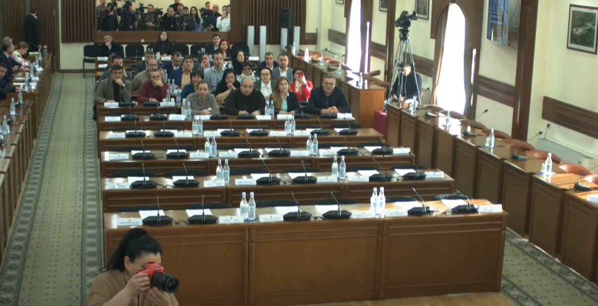 երևանի ավագանու նիստը ընդմիջվեց․ քվորում չկար