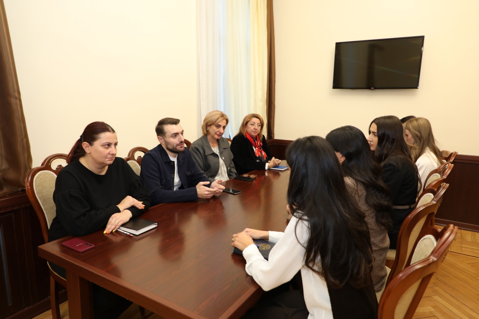 Անահիտ Մանասյանը հանդիպում է ունեցել Լոռու մարզպետ Արեն Մկրտչյանի հետ