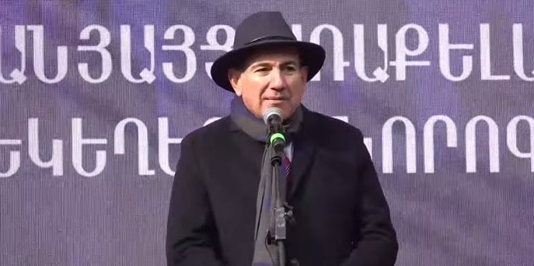 Փաշինյանը հակաեկեղեցական արշավի իր հակառակորդներին անվանեց աղանդավորներ՝ կոչ անելով ազատվել նրանցից