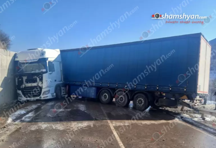 Տաթև-Լծեն ճանապարհին բեռնատարն ընդունել է մկրատաձև դիրք և ամբողջությամբ փակել ճանապարհը