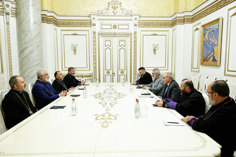 Փաշինյանի քայլը, որը Բաքուն չի կարող անտեսել. ադրբեջանական լրատվամիջոցն արձագանքել է Արցախի թեմի առաջնորդի՝ Նիկոլ Փաշինյանի հետ հանդիպման մասնակցելը