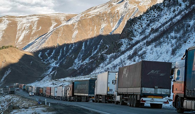 Մոտ 3 հազար բեռնատար սպասում է վրաց-ռուսական սահմանով անցնելուն