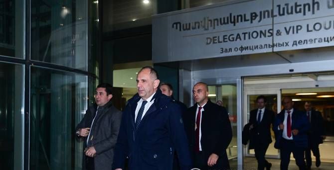 Հունաստանի ԱԳ նախարարը ժամանեց Երևան (տեսանյութ)