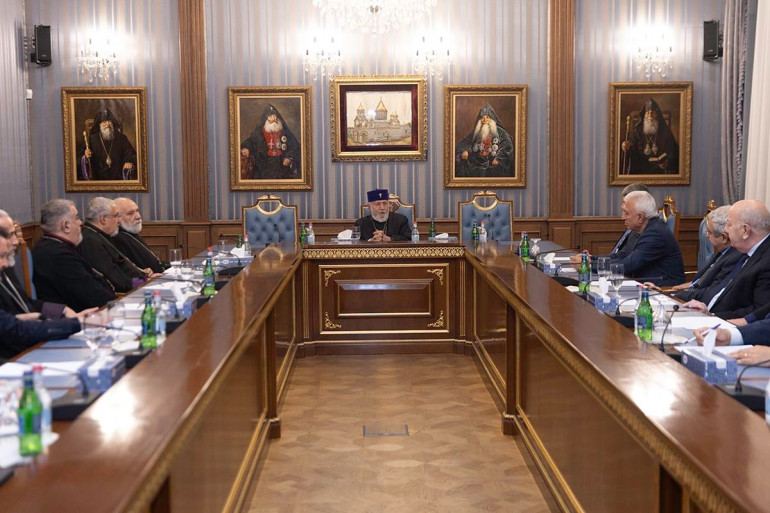 Գերագույն հոգևոր խորհուրդը դատապարտելի է նկատել իշխանությունների, անձամբ վարչապետի միջամտությունները Հայոց Եկեղեցու ներքին կյանքին