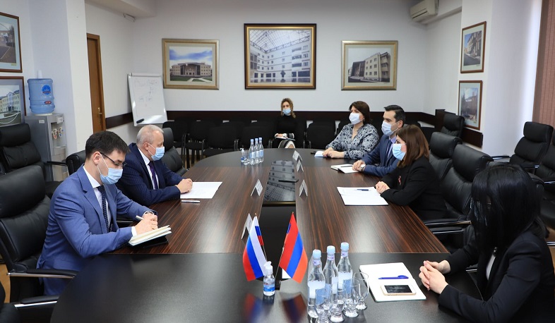Պատրաստ ենք ձեռք բերել ռուսական «Սպուտնիկ V» պատվաստանյութի լրացուցիչ խմբաքանակներ. նախարարը՝ ՌԴ դեսպանին