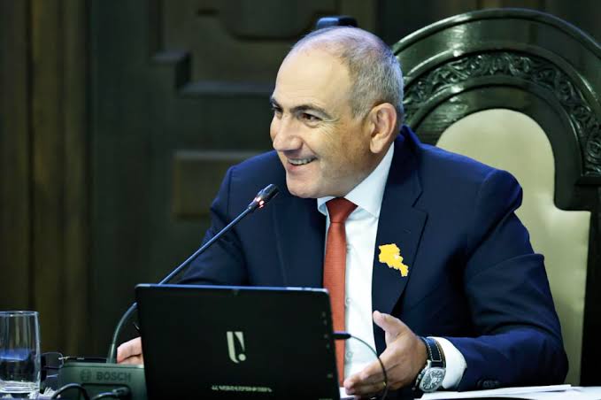 Նիկոլ Փաշինյանը վարում է կառավարության նիստը. ուղիղ