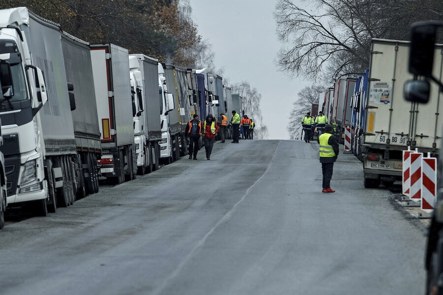 Լեհաստանի վարչապետը հրաժարվել է փակել Ուկրաինայի հետ սահմանը