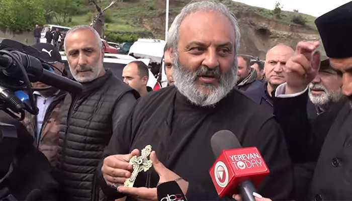 Ի՞նչ անեմ, նստեմ բարդ աստվածաբանական բաներ ասեմ, ընդհանրապես կախվեն. Բագրատ Սրբազանը՝ Փաշինյանին