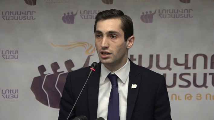 «Հրապարակ»․ Տեղեկություններ կան, որ Դավիթ Խաժակյանին ավագանու մանդատից չեն զրկի