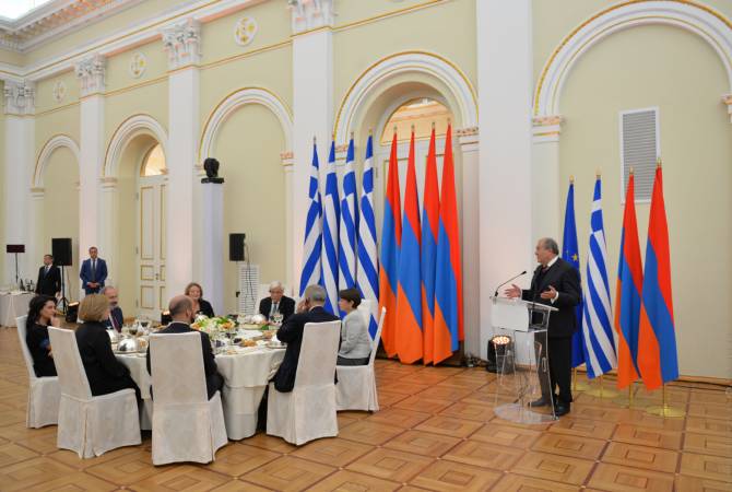 ՀՀ նախագահի և տիկնոջ անունից տրվել է պաշտոնական ընթրիք ի պատիվ Հունաստանի նախագահի և նրա տիկնոջ
