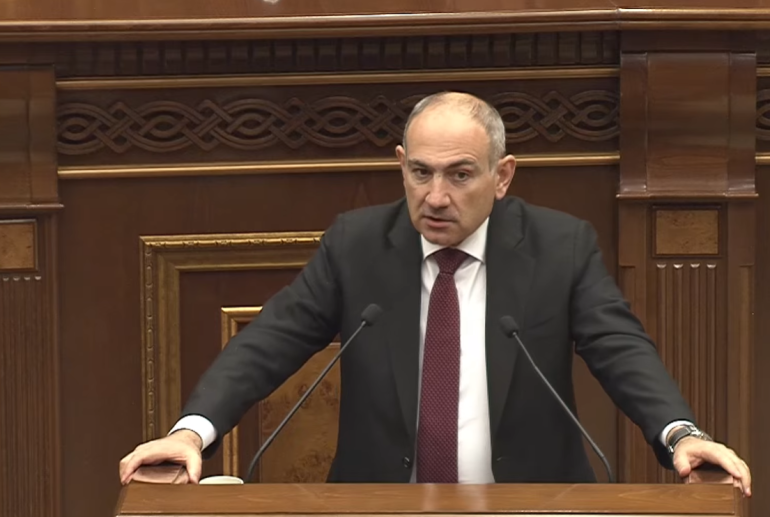 Ինձ որ ասում եք՝ «պերաշկի» եք ուտում, ձեզնից չի երևում, որ ինչ որ հացադուլ հայտարարած և քուրձ հագած վիճակում եք, ինչո՞ւ գլխներիդ մոխիր լցրած չի. Փաշինյանը՝ ընդդիմությանը 