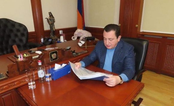 СНБ Армении подвергла приводу Давида Галстяна (видео)