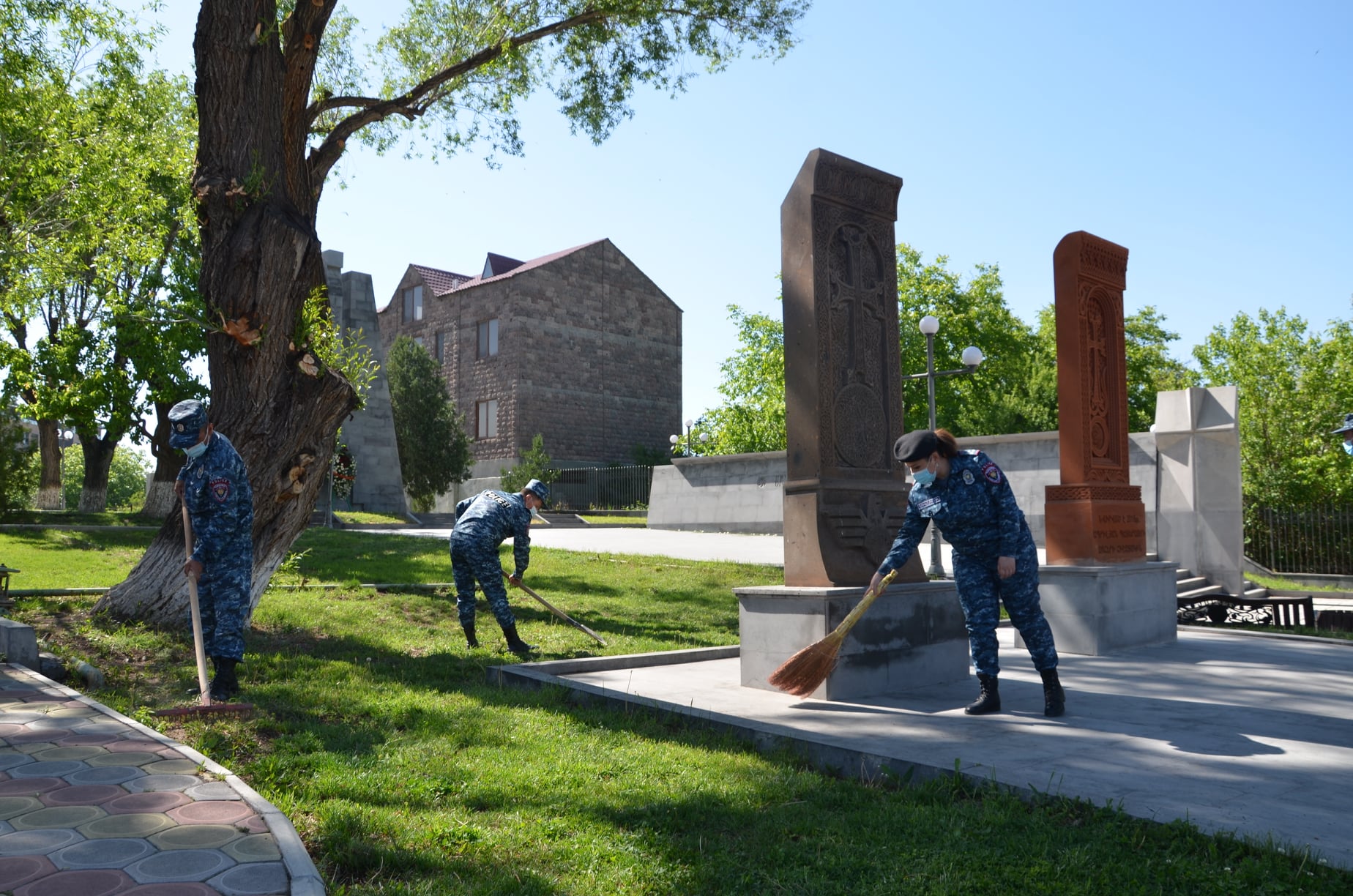 Մաքրվել և կանաչապատվել է «Ապրիլյան և Արցախյան պատերազմի զոհերի հիշատակին նվիրված հուշարձանների» տարածքը (լուսանկարներ)
