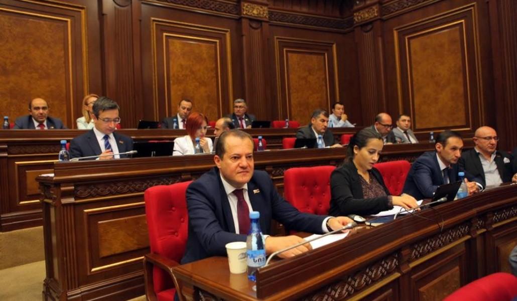 ԼՀԿ խմբակցության «տունը հաճախ է կռիվ ընկնում». «Ժողովուրդ»